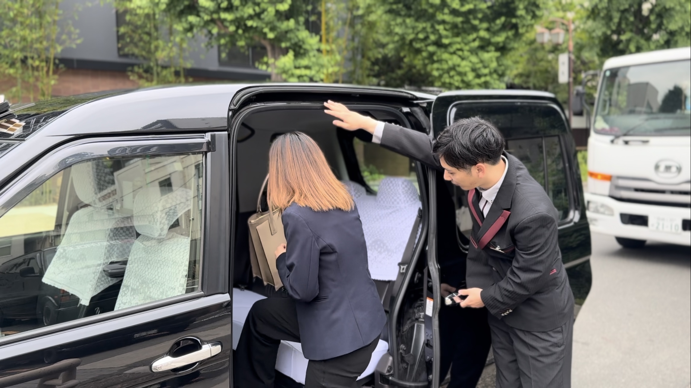 国際大会の送迎を通じて仕事の誇りを実感するドライバーの姿